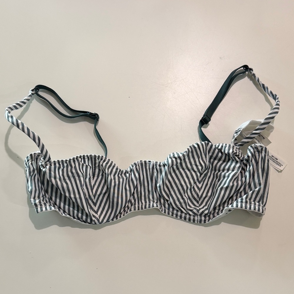 Victoria's Secret PINK Bra Tag - White and Green